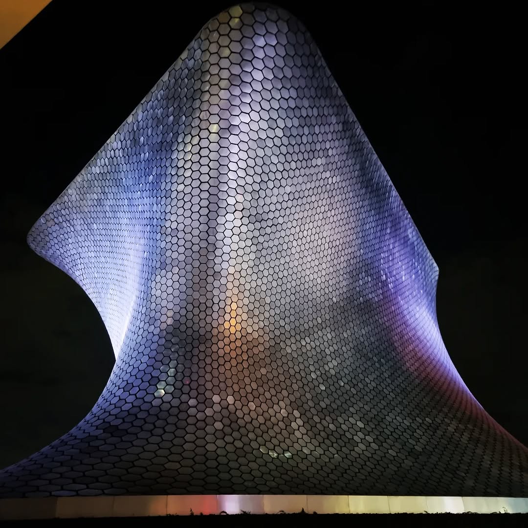 Night photo at Museo Soumaya.